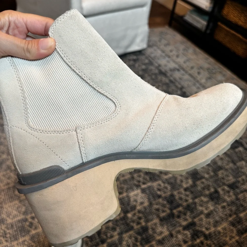 Sorel Cream Hi-Line Heel Chelsea Boot size 9